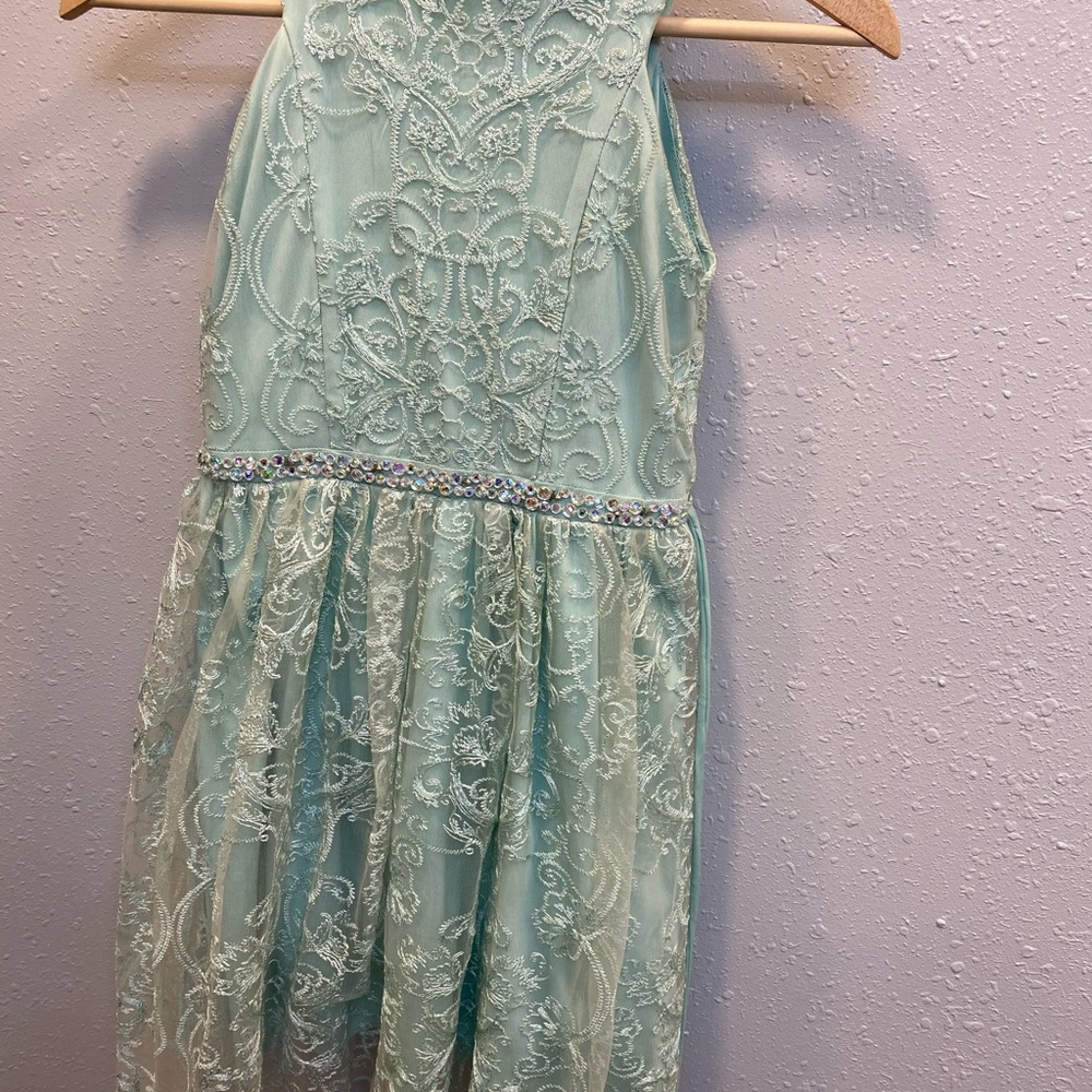 Girl’s dress.